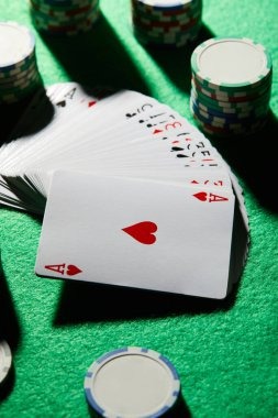 Infinite Blackjack live dealer table on asia toto mobile showing multiple player hands